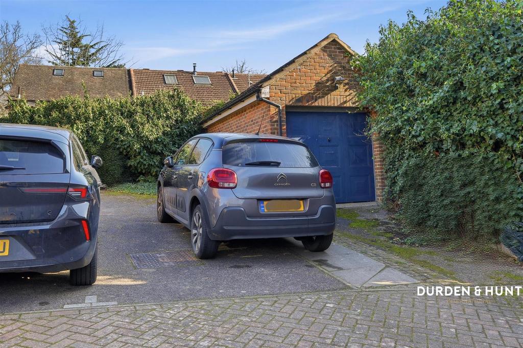 Maybury Close