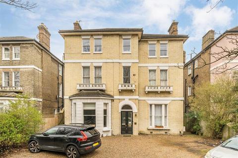 2 bedroom flat to rent, St. Johns Park, London SE3