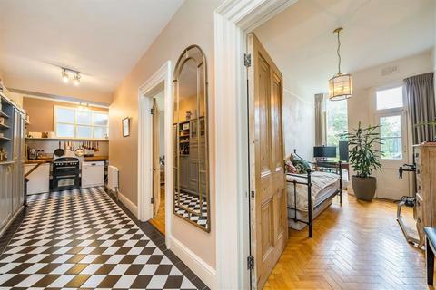 2 bedroom flat to rent, St. Johns Park, London SE3