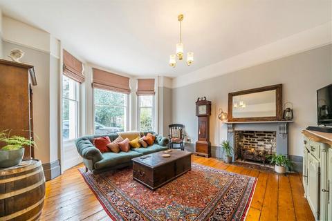 2 bedroom flat to rent, St. Johns Park, London SE3