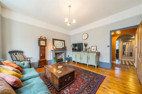2 bedroom flat to rent, St. Johns Park, London SE3