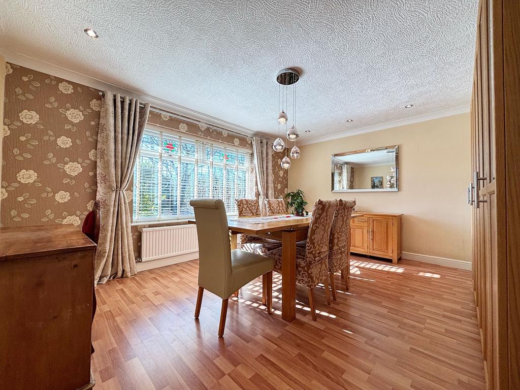 Dining room / bedroom 4