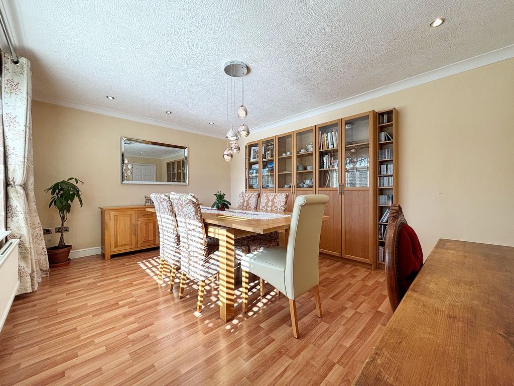 Dining room / bedroom 4