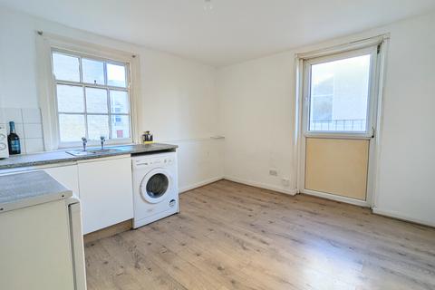 Studio to rent, Sea Front, Hayling Island, PO11