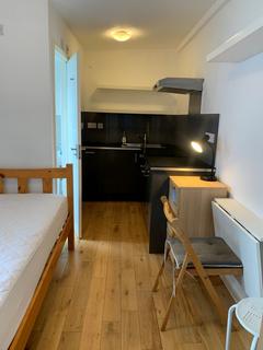 Studio to rent, South End Road, Hampstead NW3