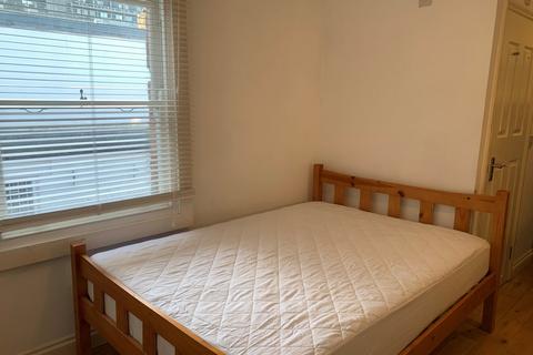 Studio to rent, South End Road, Hampstead NW3