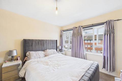 3 bedroom apartment for sale, Convent Road, Ashford, Surrey, TW15