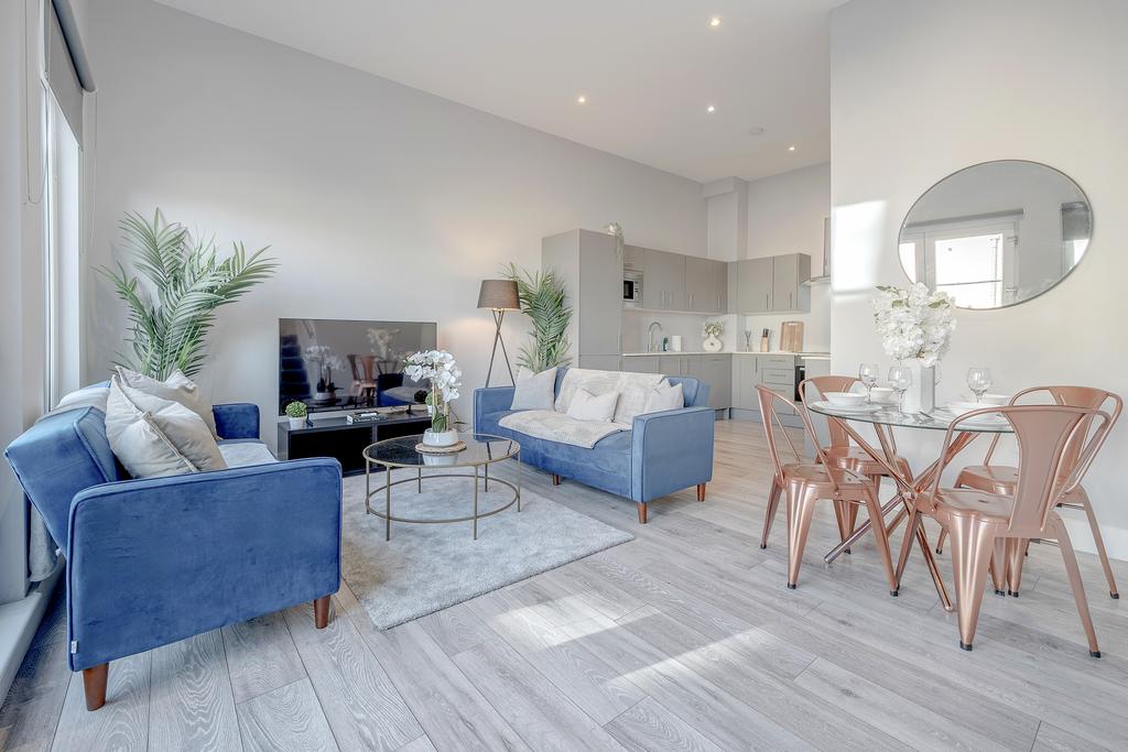 Penthouse 2 Bed, 2 Bath For Short-Let