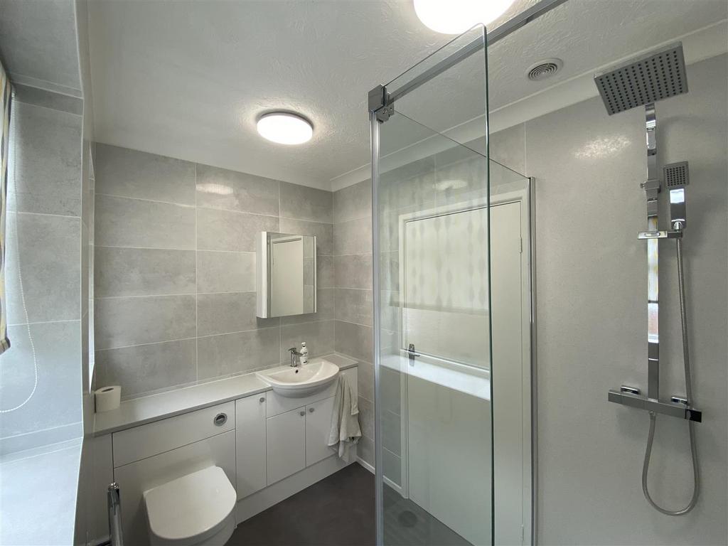 Barnsite Gardens Bathroom.jpeg
