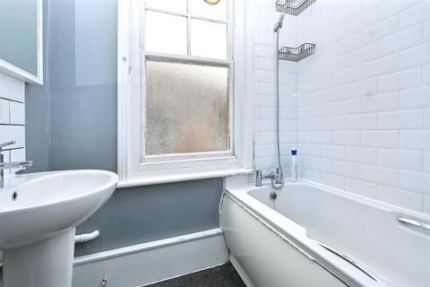 2 bedroom flat for sale, Gore Park Road, Eastbourne