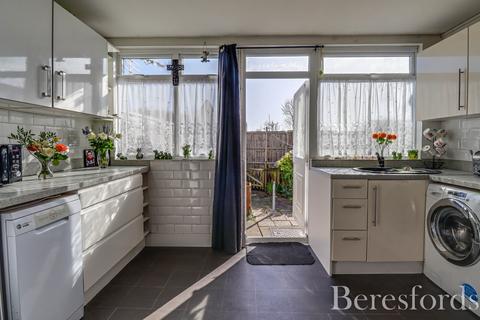 2 bedroom terraced house for sale, Kings Chase, Brentwood, CM14