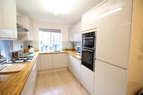 undefined, Delf Hill Close, Bradford BD12