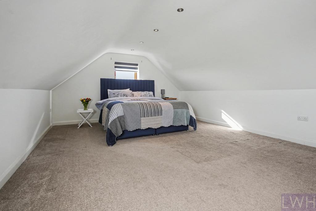 Master Bedroom (1)