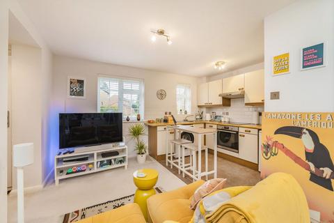 undefined, Finnart Close, Weybridge KT13