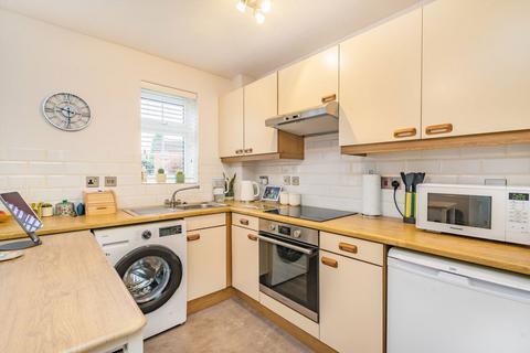 undefined, Finnart Close, Weybridge KT13