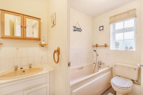 undefined, Finnart Close, Weybridge KT13