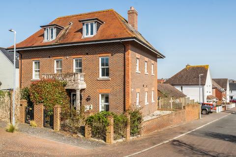 4 bedroom semi-detached house for sale, Benson Way, Rye TN31