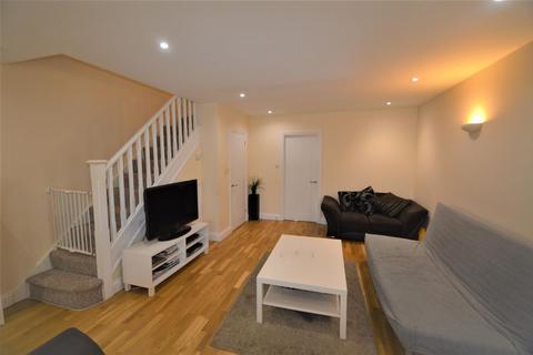 5 bedroom house to rent, Kingsley Road, Ilford, IG6