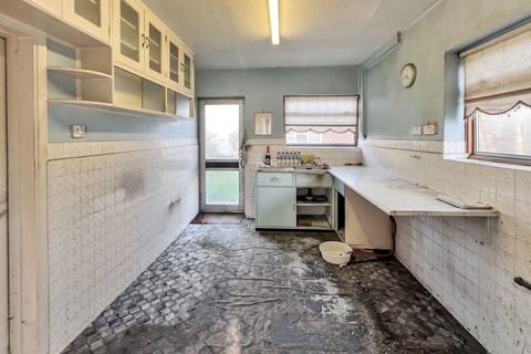 3 bedroom semi-detached house for sale, Farnes Drive, Romford RM2