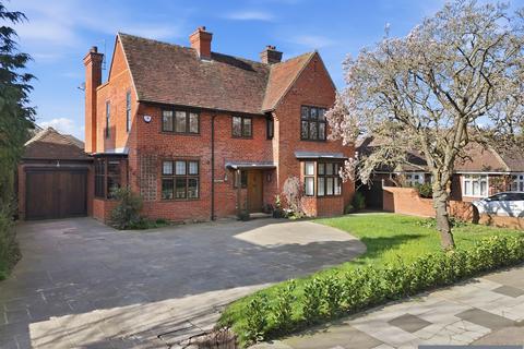 4 bedroom detached house for sale, Heath Drive, Gidea Park