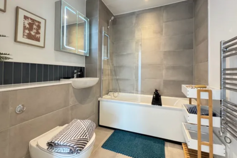 3 bedroom flat to rent, Bonnet Street, London E16