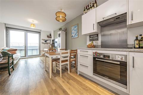 2 bedroom apartment for sale, Walpole Lodge, 7 Plaza Gardens, London, SW15