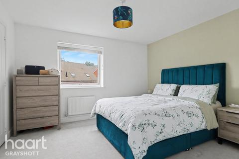 2 bedroom terraced house for sale, Chieftain Street, Bordon