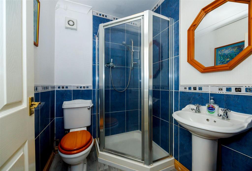 Downstairs shower room 1 N9 A4090.jpg