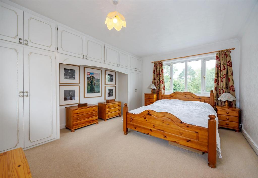 Bedroom 1 1 N9 A4122.jpg