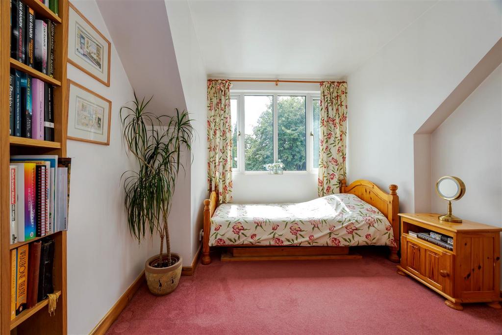Bedroom 5 1 N9 A4189.jpg
