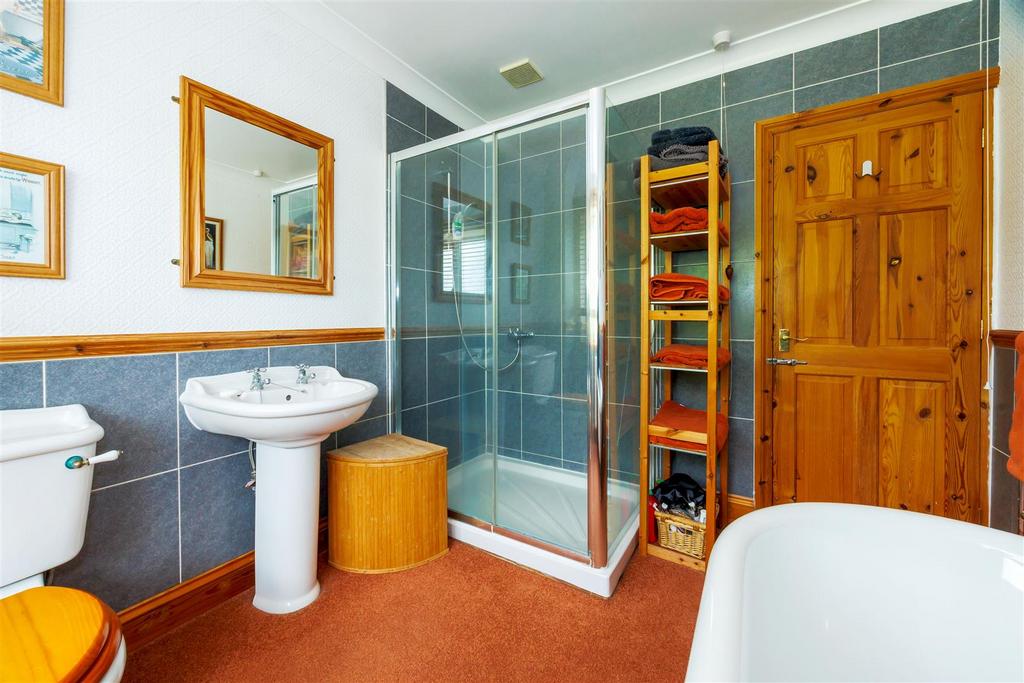 Family bathroom 1.1 1 N9 A4253.jpg