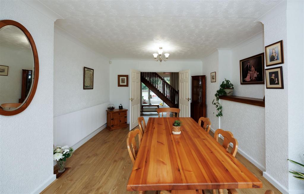 Dining room 2 1 N9 A4004.jpg