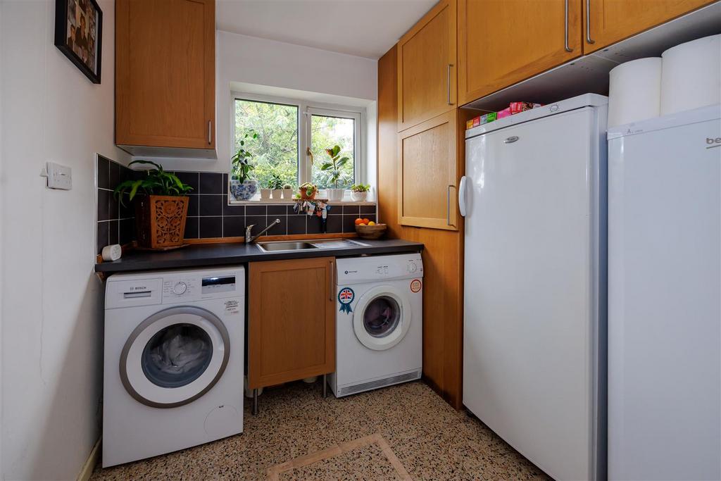 Utilty room 1 N9 A3977.jpg