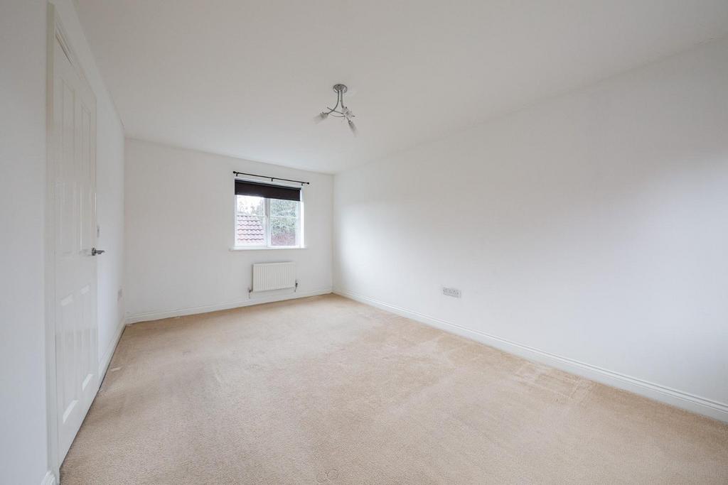 Bedroom 1.jpg