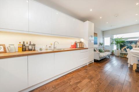 1 bedroom flat to rent, Garratt Lane, London SW17