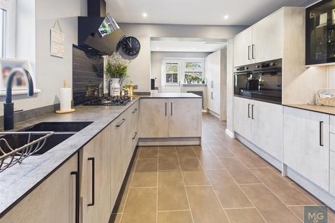 4 bedroom detached house for sale, Raedwald Drive, Bury St Edmunds IP32