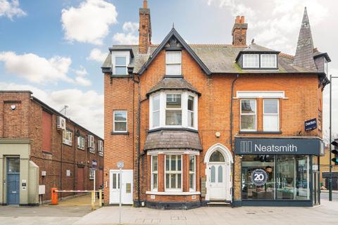 undefined, High Street, Hampton TW12