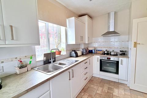 2 bedroom maisonette for sale, Oaks Close, Oaks Court Oaks Close, KT22