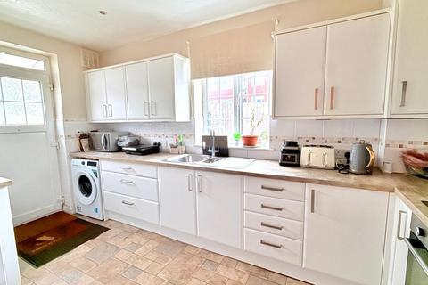 2 bedroom maisonette for sale, Oaks Close, Oaks Court Oaks Close, KT22
