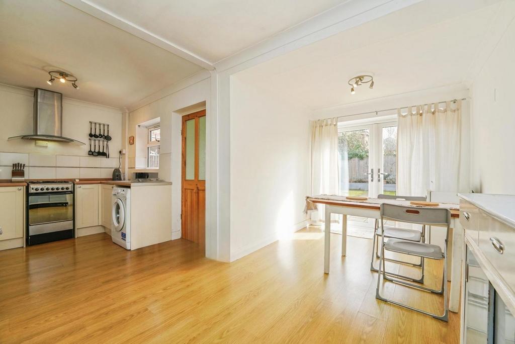 Kitchen/Dining Area