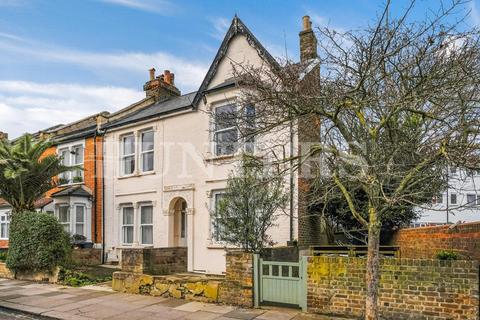 2 bedroom flat for sale, Roslyn Road, London, N15