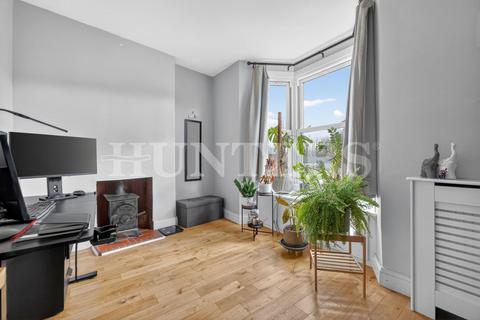 2 bedroom flat for sale, Roslyn Road, London, N15