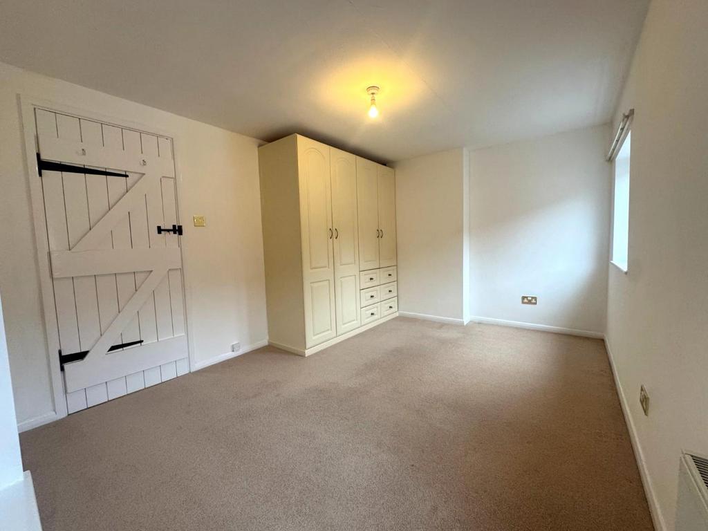 Bedroom pic 2.jpg