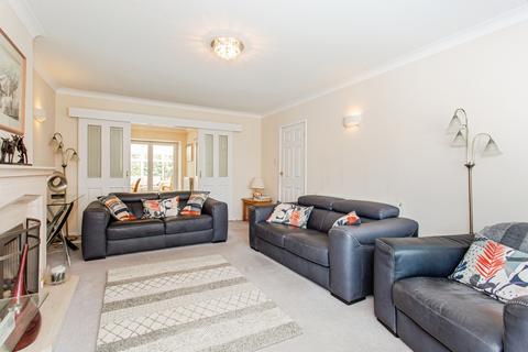 3 bedroom detached house for sale, Ashurst Avenue, Southend-on-Sea, Essex, SS2