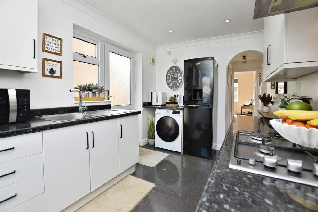 F98b79ba-kitchen 20bb.JPG