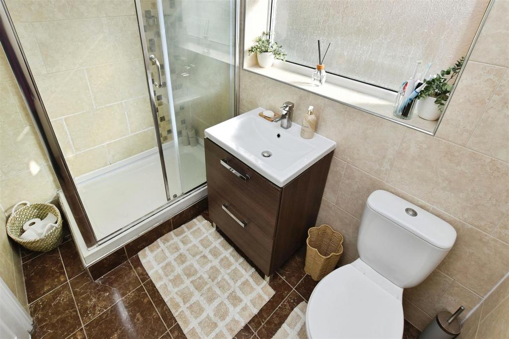 Shower/ Bathroom