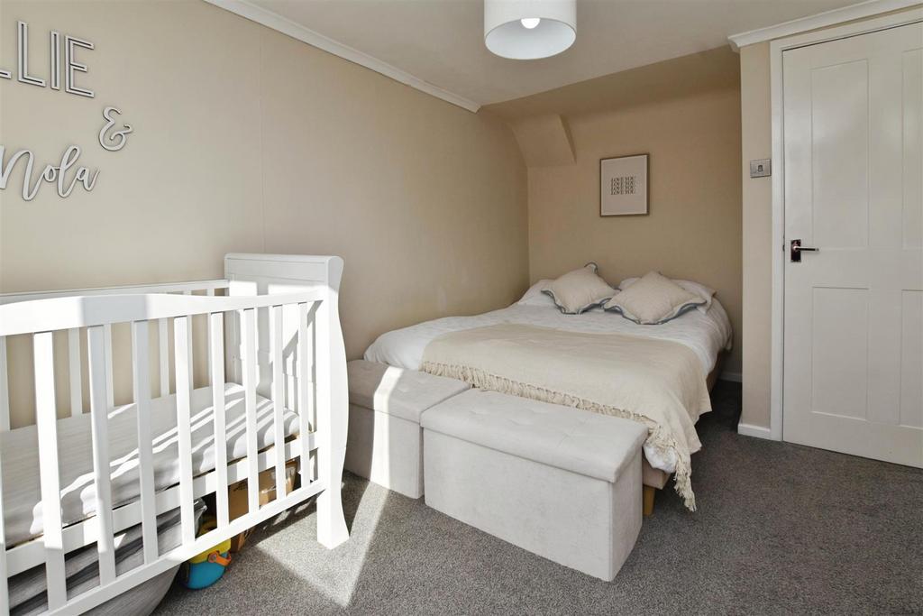 Da408313-bed 201.JPG