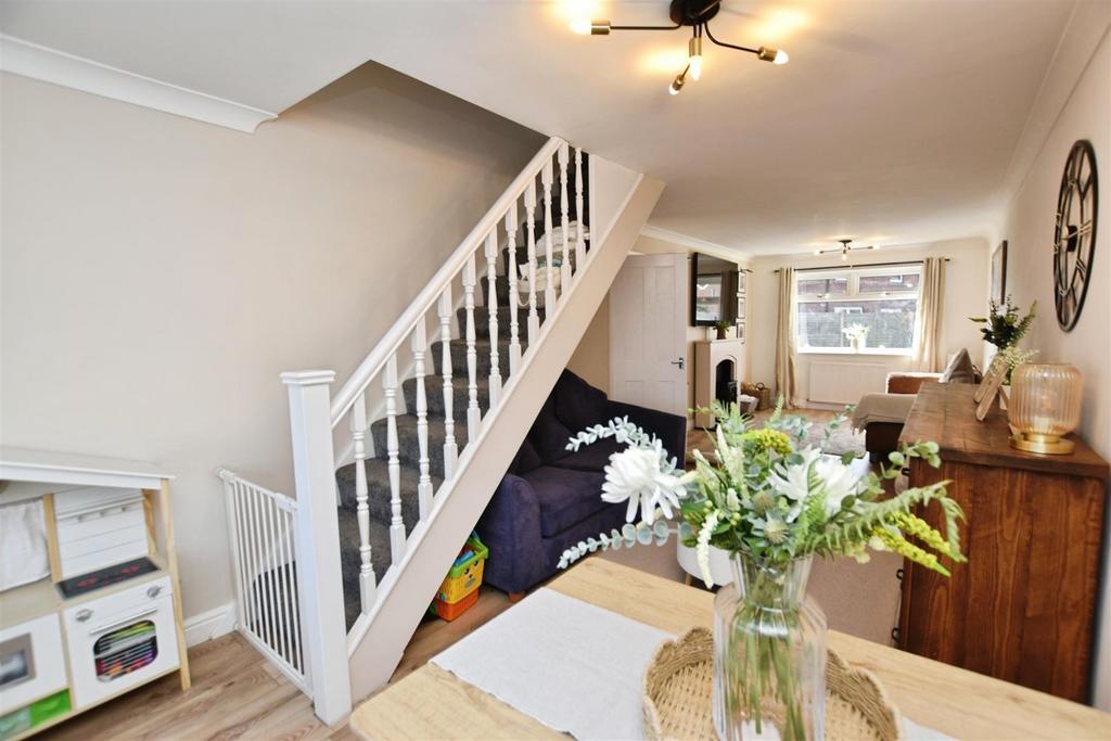Dining Area to Lounge