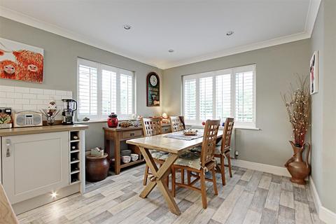 4 bedroom detached house for sale, Berkeley Close, Castlemead Village