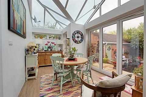 4 bedroom detached house for sale, Berkeley Close, Castlemead Village